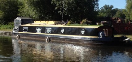 Artificial grass for narrow boats